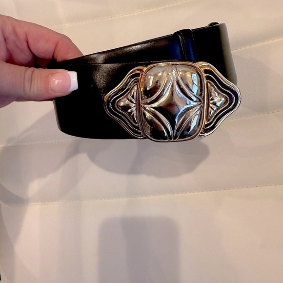 Judith Leiber black leather belt with gold/silver details - Picture 2 of 12